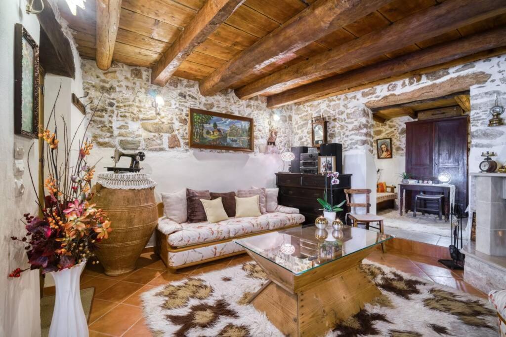 Traditional Cretan Stone House In The Center Of Crete Litos Экстерьер фото