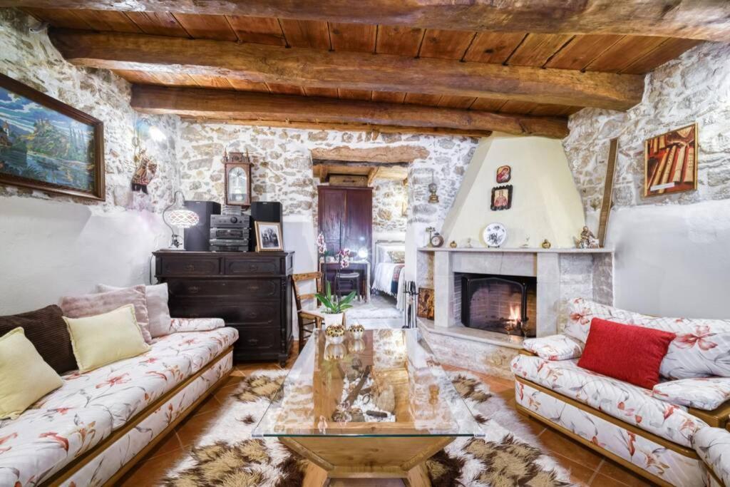 Traditional Cretan Stone House In The Center Of Crete Litos Экстерьер фото