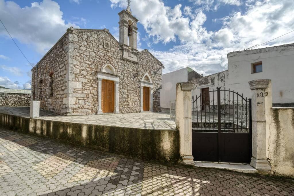 Traditional Cretan Stone House In The Center Of Crete Litos Экстерьер фото
